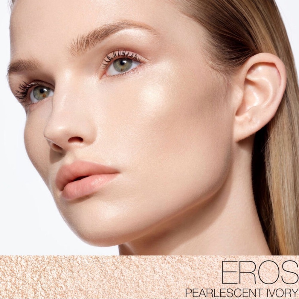 NARS Light Reflecting Luminizing Powder Eros - Picture 5 of 5